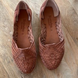 Huaraches By Bearpaw Leather Woven Sandals Size 10